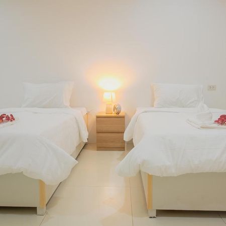 ตะวันแมนชั่น Appartement Ban Na Khua Buitenkant foto