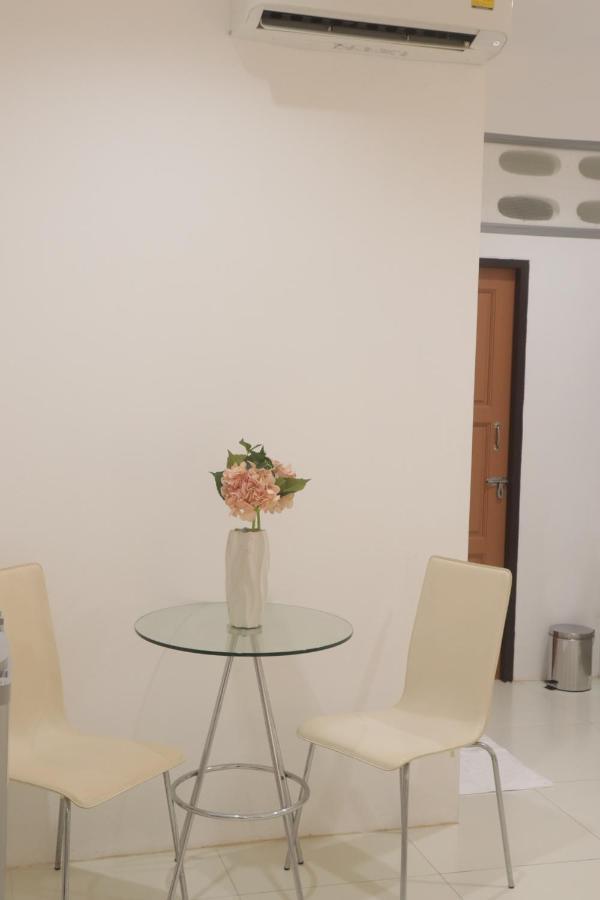 ตะวันแมนชั่น Appartement Ban Na Khua Buitenkant foto