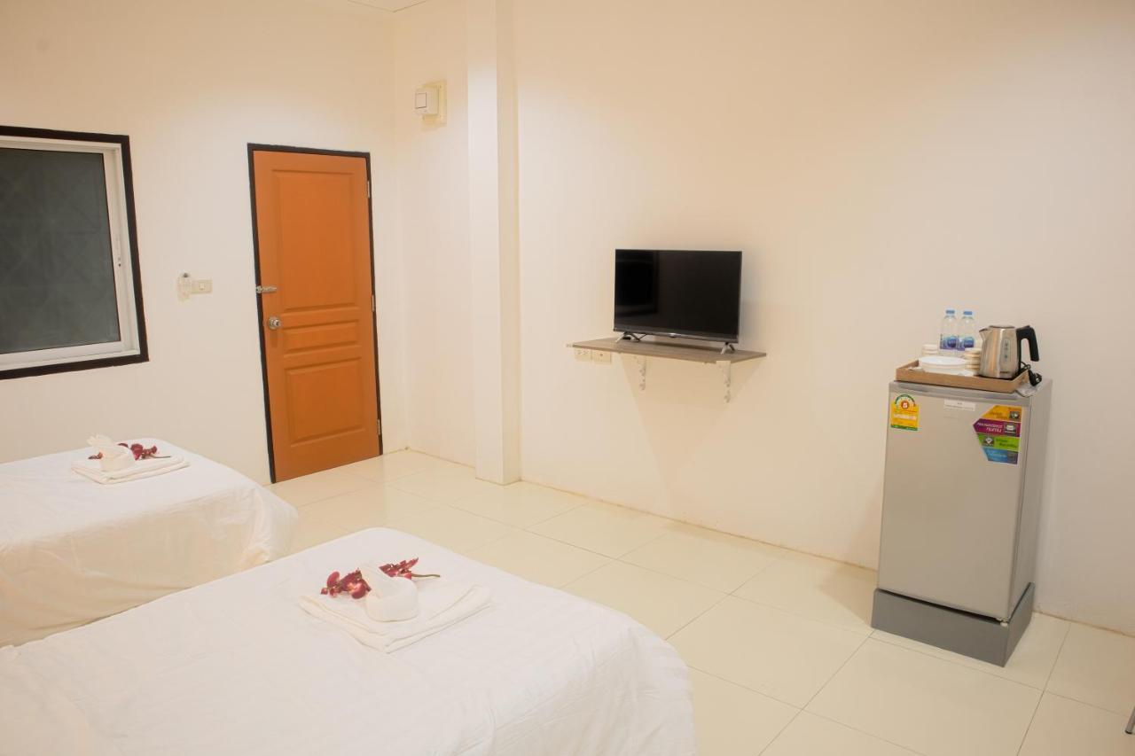 ตะวันแมนชั่น Appartement Ban Na Khua Buitenkant foto