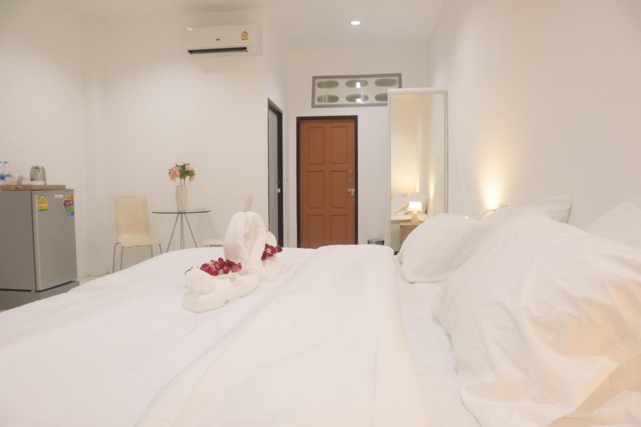 ตะวันแมนชั่น Appartement Ban Na Khua Buitenkant foto